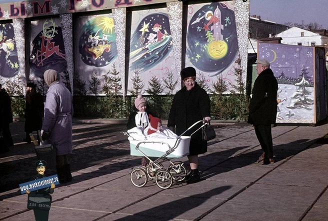 Украшения на площади у драмтеатра, 1972 год  | Источник: из семейного архива Старицких / Myekaterinodar.ru