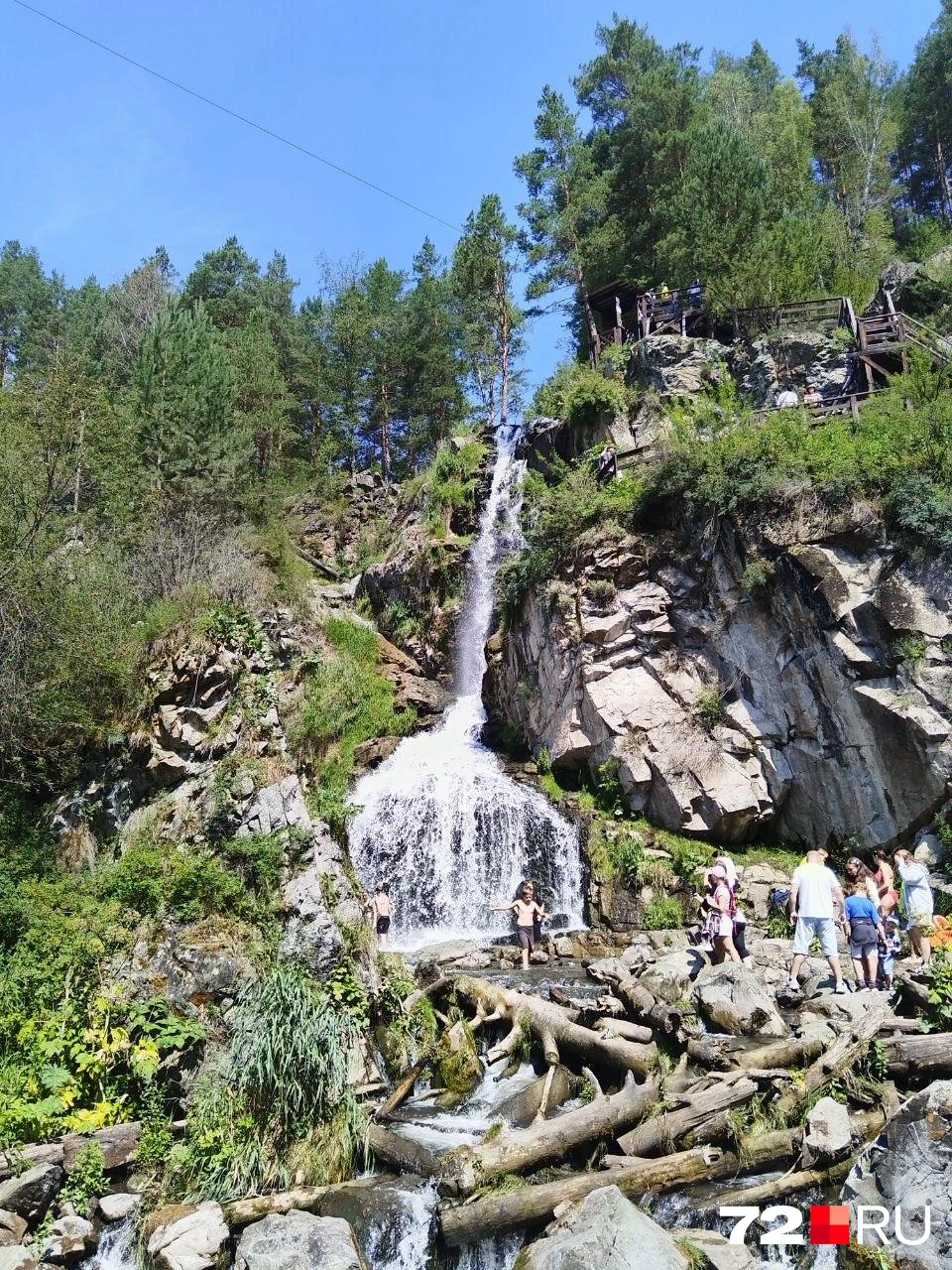 Можно пройтись по реликтовому лесу до Камышлинского водопада | Источник: Алена Бучельникова