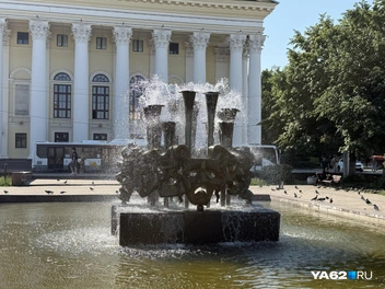 Площадь около драмтеатра летом прекрасна | Источник: Сергей Петунин / YA62.RU