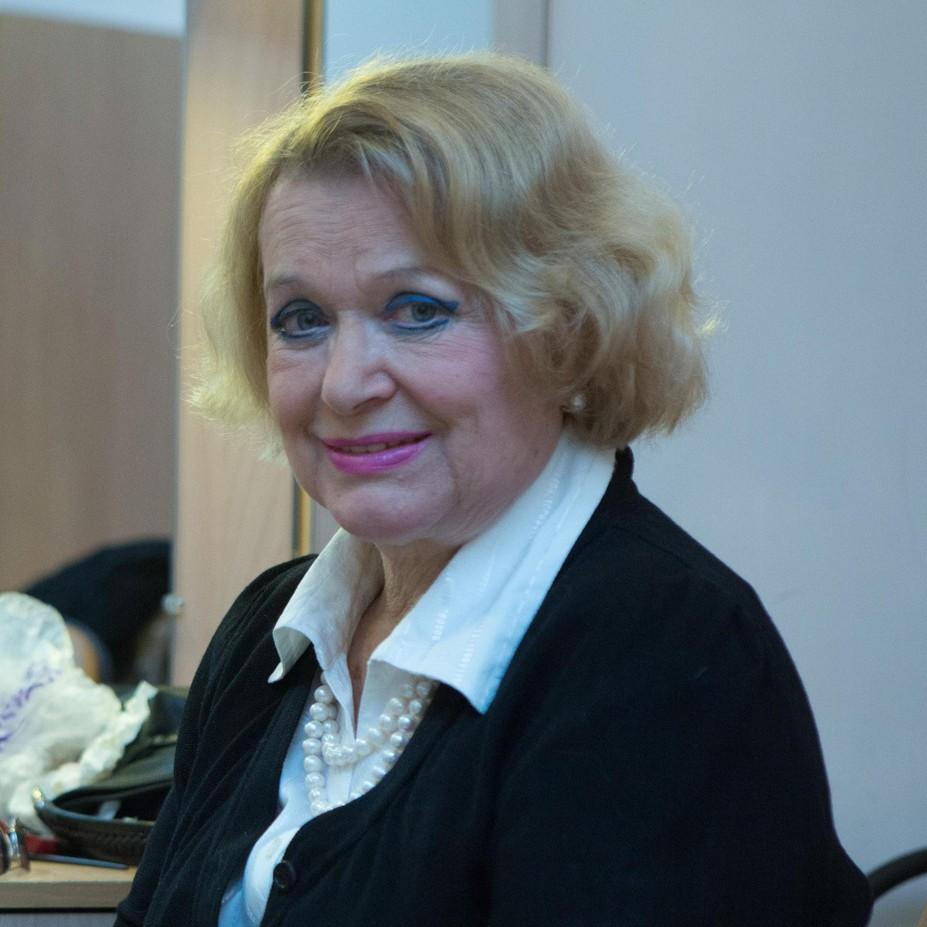 Последние дни Валентины Талызиной: в больницу ехать не хотела, наняла сиделку, которая сегодня нашла ее без сознания