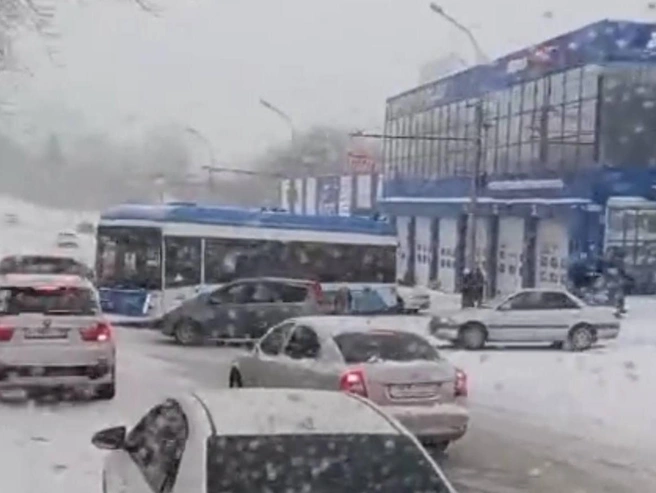 ДТП произошло на круговом перекрёстке | Источник: читательница НГС