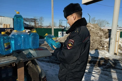 Полиция Челябинска пресекла незаконную торговлю незамерзайкой