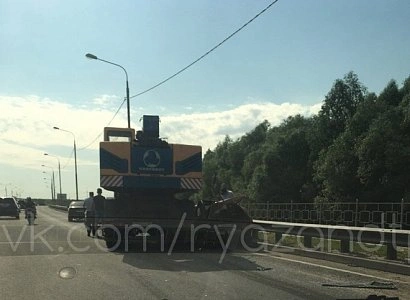 В ВАЗе, смятом автокраном на Северном обходе, ехала 23-летняя девушка | ya62.ru