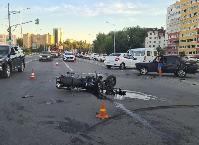 В ДТП у «Глобуса» пострадал 41-летний байкер | ya62.ru