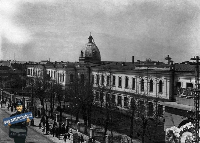 Адыгейский педтехникум на месте бывшего реального училища, примерно 1930 год | Источник: Myekaterinodar.ru
