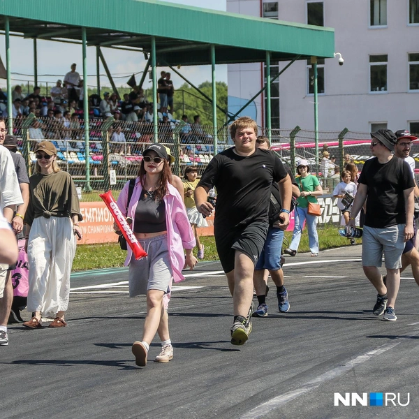 Все хотят успеть пообщаться с пилотами | Источник: Наталья Бурухина / NN.RU