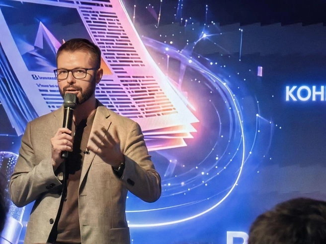 Александр Ряховский также рассказал о том, что пользуется искусственным интеллектом  | Источник: Павел Красоткин / 72.RU 