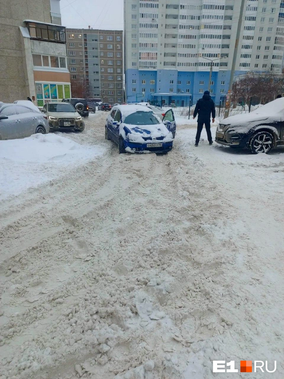 Можно ли дозвониться до управляющих компаний Екатеринбурга, чтобы убрали  снег: как дозвониться до УК - 10 февраля 2024 - Е1.ру