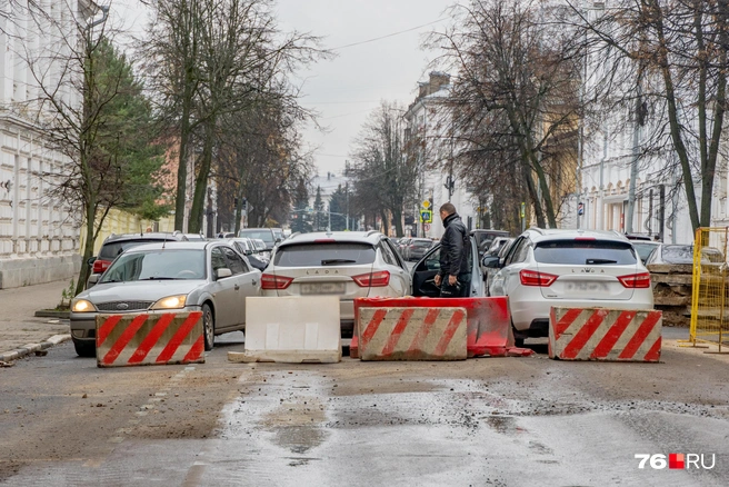 Дороги перекрыты со всех сторон | Источник: Кирилл Поверинов / 76.RU
