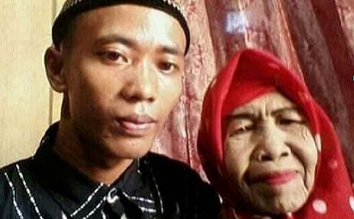 65-летняя индонезийка вышла замуж за 24-летнего приемного сына, которого вырастила идеальным мужчиной