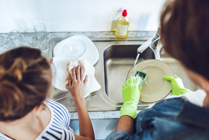 почему на самом деле нельзя мыть посуду в гостях