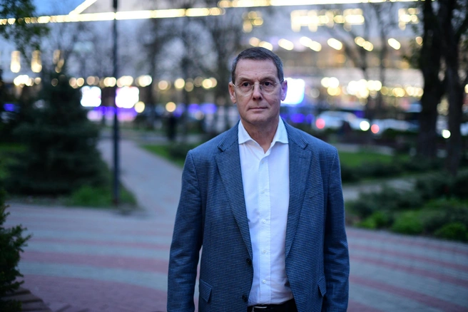 Дмитрий отмечает, что для него важно помогать родному городу двигаться вперед, чтобы голос Ростова слышали в Москве. | Источник: Дмитрий Сизякин
