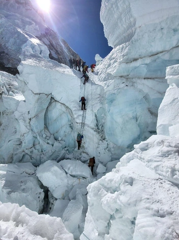 Но люди как-то поднимаются | Источник: Belkin online Everest 2022 / Telegram