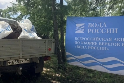 Озеро Большой Ундугун очистили от мусора сотрудники Минприроды