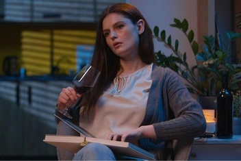 Пьющая жена: как мужу вовремя заметить проблему и помочь, не навредив