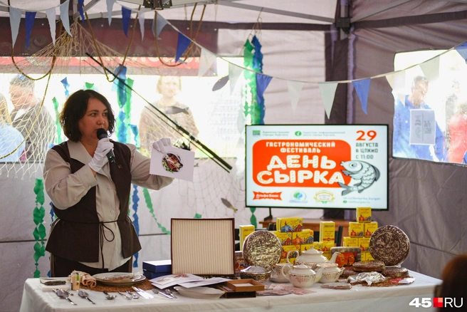 Ирина Козырева рассказывает о рыбном этикете | Источник: Надежда Тихомирова / 45.RU