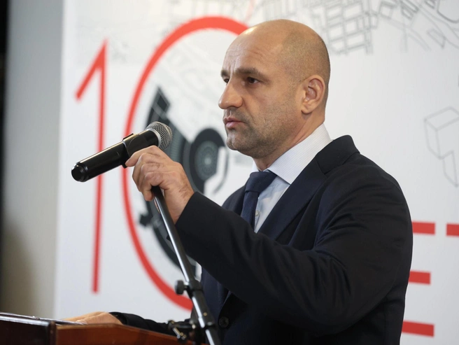 После осмотра выставки полпред в УрФО обратился к собравшимся с речью | Источник: Владислав Лоншаков / E1.RU