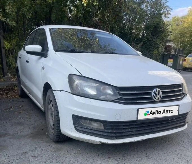 Чуть меньше полумиллиона стоит шестилетний Volkswagen | Источник: «Авито»