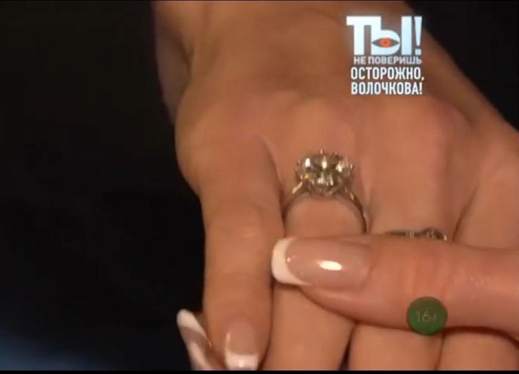 Новый жених Анастасии Волочковой подарил ей кольцо за 5 миллионов рублей