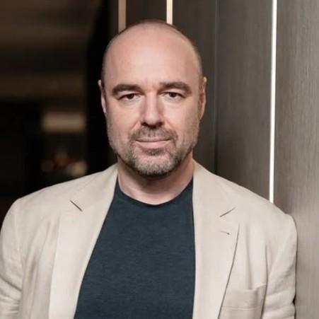 Новый мужчина Дибровой: «Кто-нибудь спросил, правда ли я выкинул бывшую жену на улицу без денег? Я даю ей миллиард!»