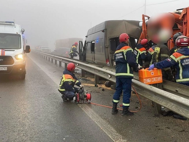 В массовой аварии на окраине Саратова пострадали три человека | Источник: Юрий Юрин / Telegram