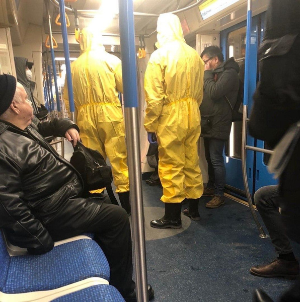 «Были в защитных масках и кашляли». Пранкеры устроили в московском метро розыгрыш по мотивам коронавируса