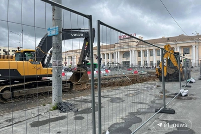 Екатеринбуржцы раскритиковали установку светофоров на привокзальной площади