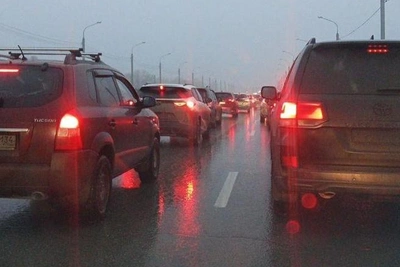 Волгоградцы сообщают о хронической пробке на мосту через Волгу