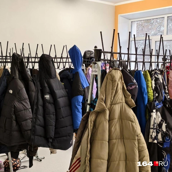 Гардероб на новом месте — здесь мог бы быть продленка | Источник: Антон Васильченко / 164.RU