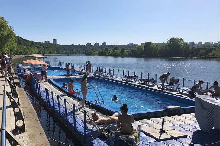 В поисках прохлады: 5 открытых бассейнов в Москве, которые помогут пережить жару