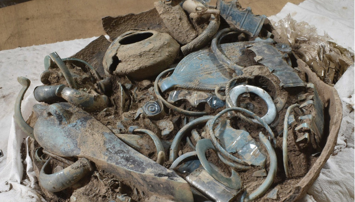 Во Франции найден клад с артефактами, которым почти 3000 лет