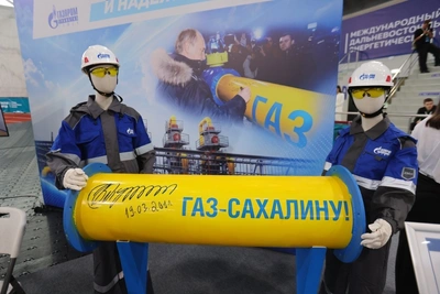 На Сахалине представили копию газопровода с автографом Путина