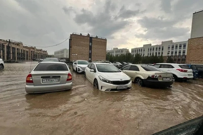 «Из подъезда не выйти»: ЖК в Челябинске затопило