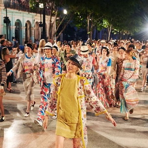 Модная революция: как прошло шоу Chanel на Кубе