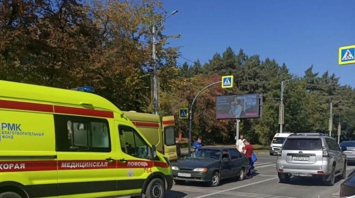 В центре Челябинска водитель ВАЗа сбил двух девушек на пешеходном переходе