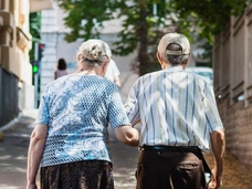 Расчленил и раскидал части тела с балкона: 89-летний дедушка не понял, что убил жену