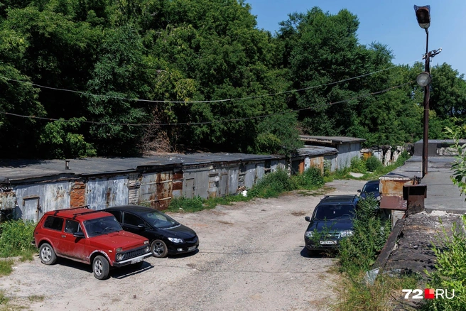 Никого не смутило, что женщина с двумя миллионами осталась в гараже | Источник: Ирина Шарова / 72.RU