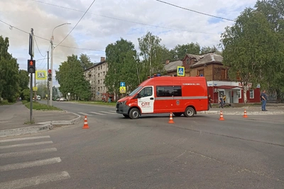Проезд в центре Архангельска перекрыт из-за пожара