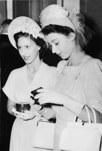 Фото №5 - Лилибет и Марго: подлинная история непростых отношений Королевы и ее младшей сестры