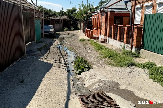 Чтобы попасть к воде, необходимо пробраться через узкие запутанные улочки | Источник: Евгений Вдовин / 161.RU