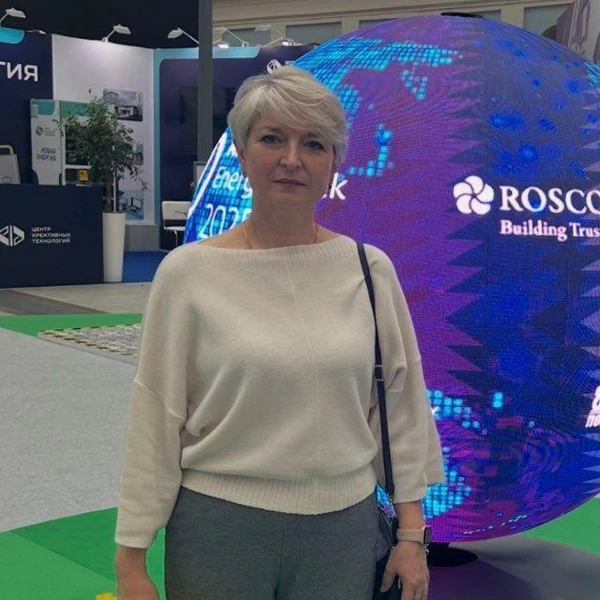 Лариса, как и ее дочь, трудится на госслужбе | Источник: Лариса Ткаченко / T.me