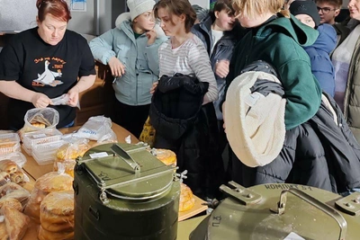 В Мурманске открыли полевые кухни с зарядкой для телефонов