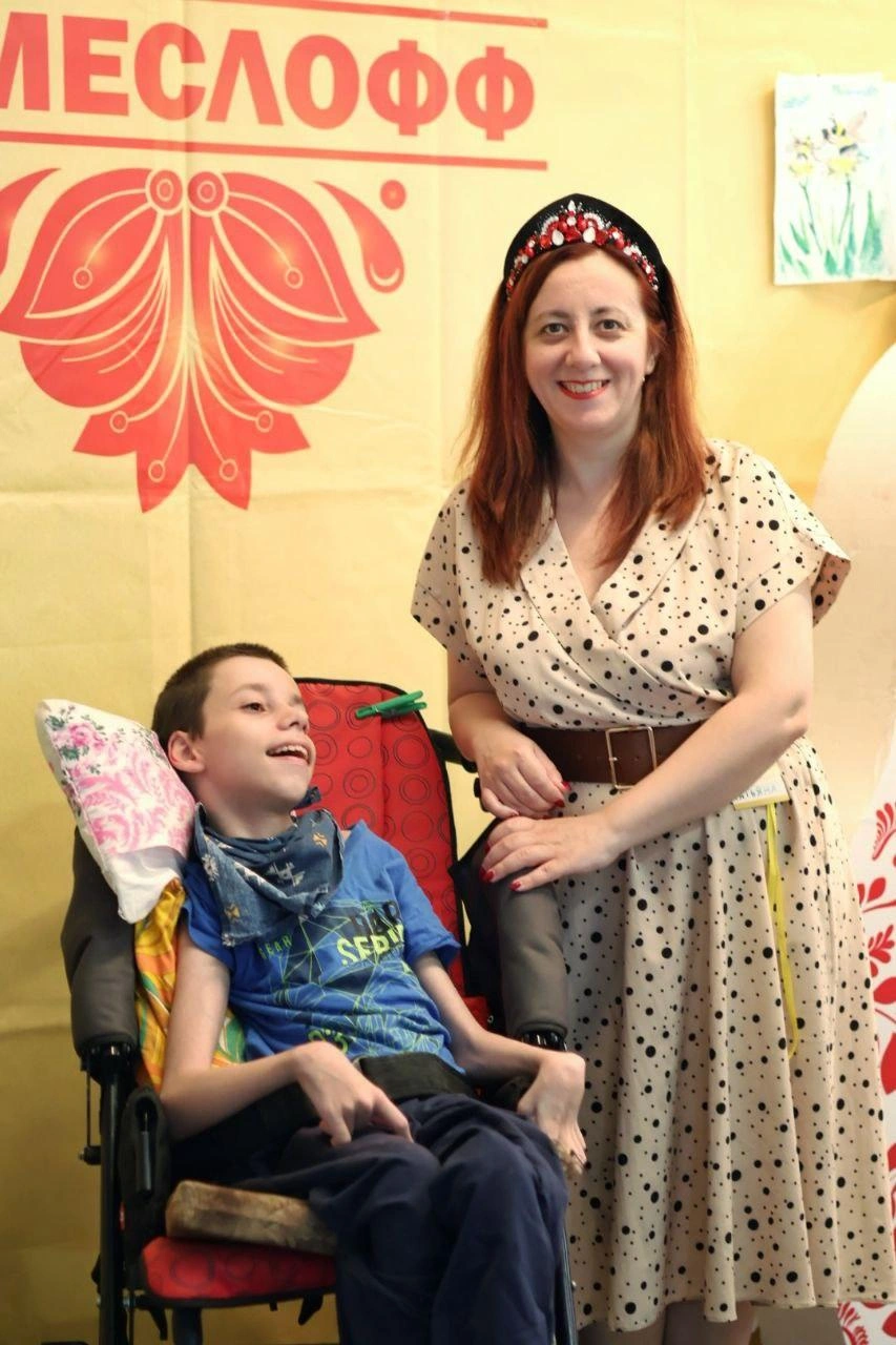 На ярмарки Татьяна всегда берет Мишу | Источник: Татьяна Садовничая