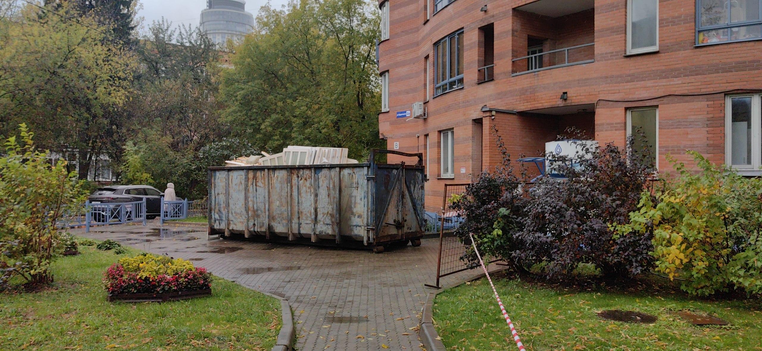 Только приступили к восстановлению фасада? Как в Подмосковье ремонтируют дом, в который весной влет…