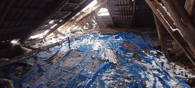 Так крыша выглядит сегодня  | Источник: Читательница НГС 