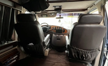 В салоне этого микроавтобуса покатались как минимум 13 владельцев | Источник: Avito