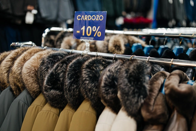 Также тут можно подобрать стильный пуховик или дубленку  | Источник: Ксения Зимина