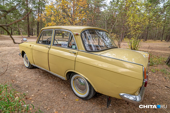 Цвет у «Москвича» не оригинальный, его перекрашивали | Источник: Олег Фёдоров / CHITA.RU