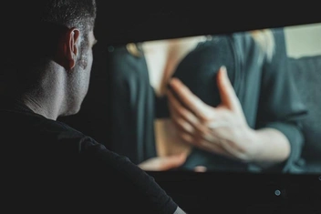 Смотреть порно — норм или стрем? Разбираемся в нашумевшем в соцсетях споре