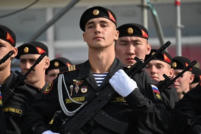 Репетиция парада Победы перекрыла центр Владивостока